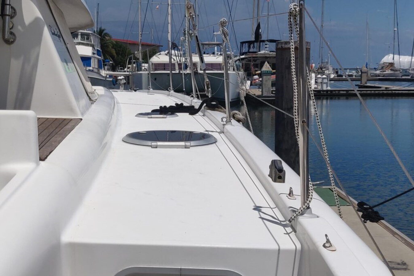 2011-fountaine-pajot-48-53683f