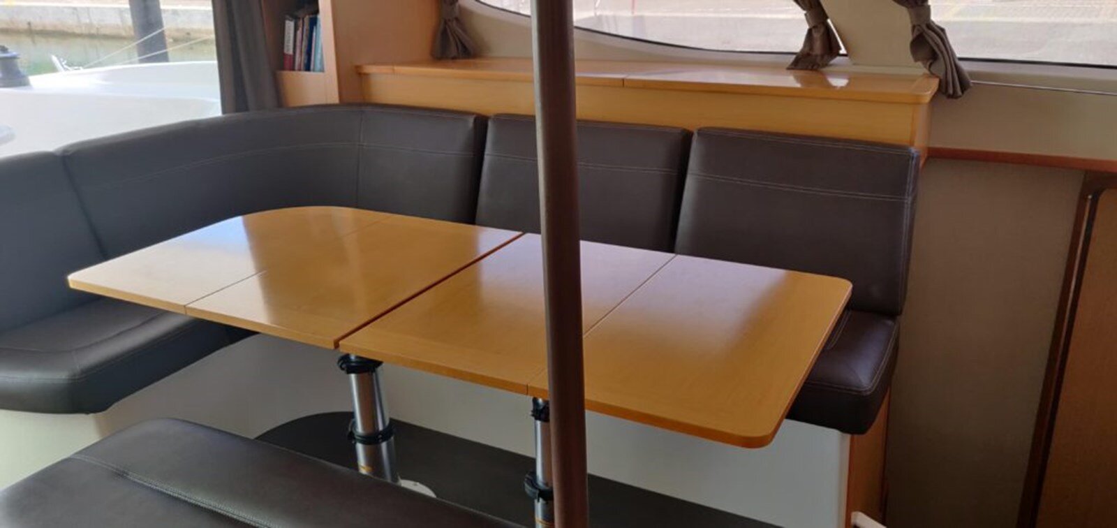 2011-fountaine-pajot-48-53683f