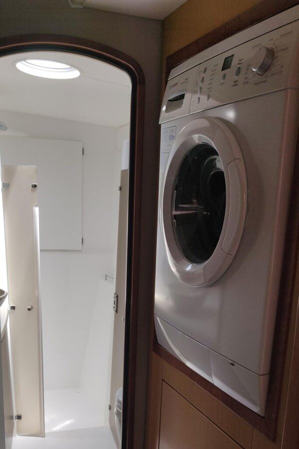 2011-fountaine-pajot-48-53683f