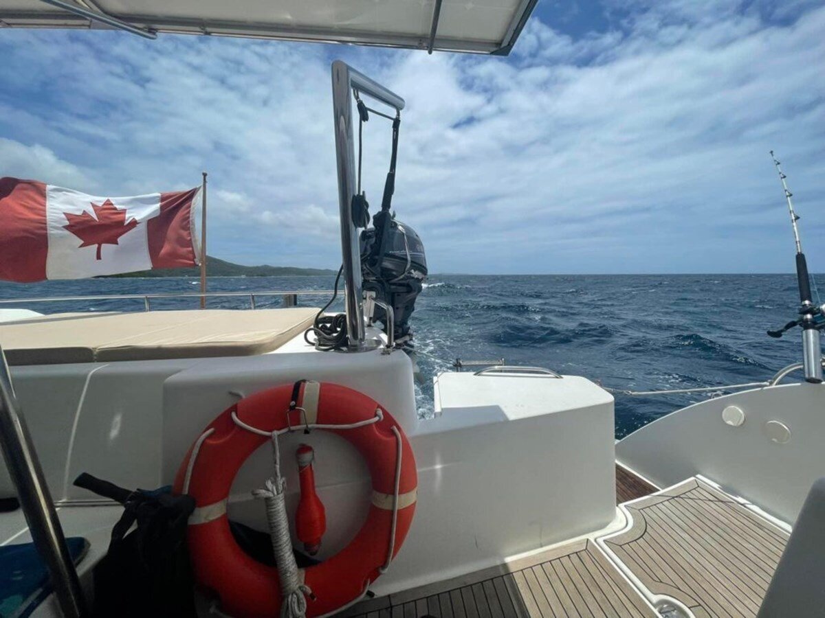 2011-fountaine-pajot-48-53683f