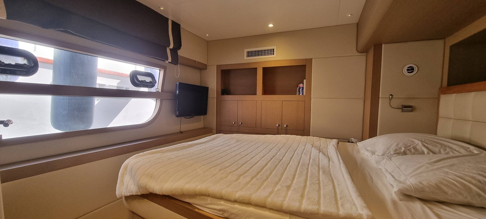 2011-fountaine-pajot-56-8-cd58b4