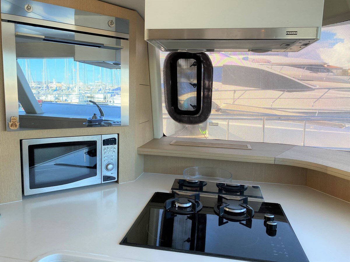 2011-fountaine-pajot-56-8-cd58b4