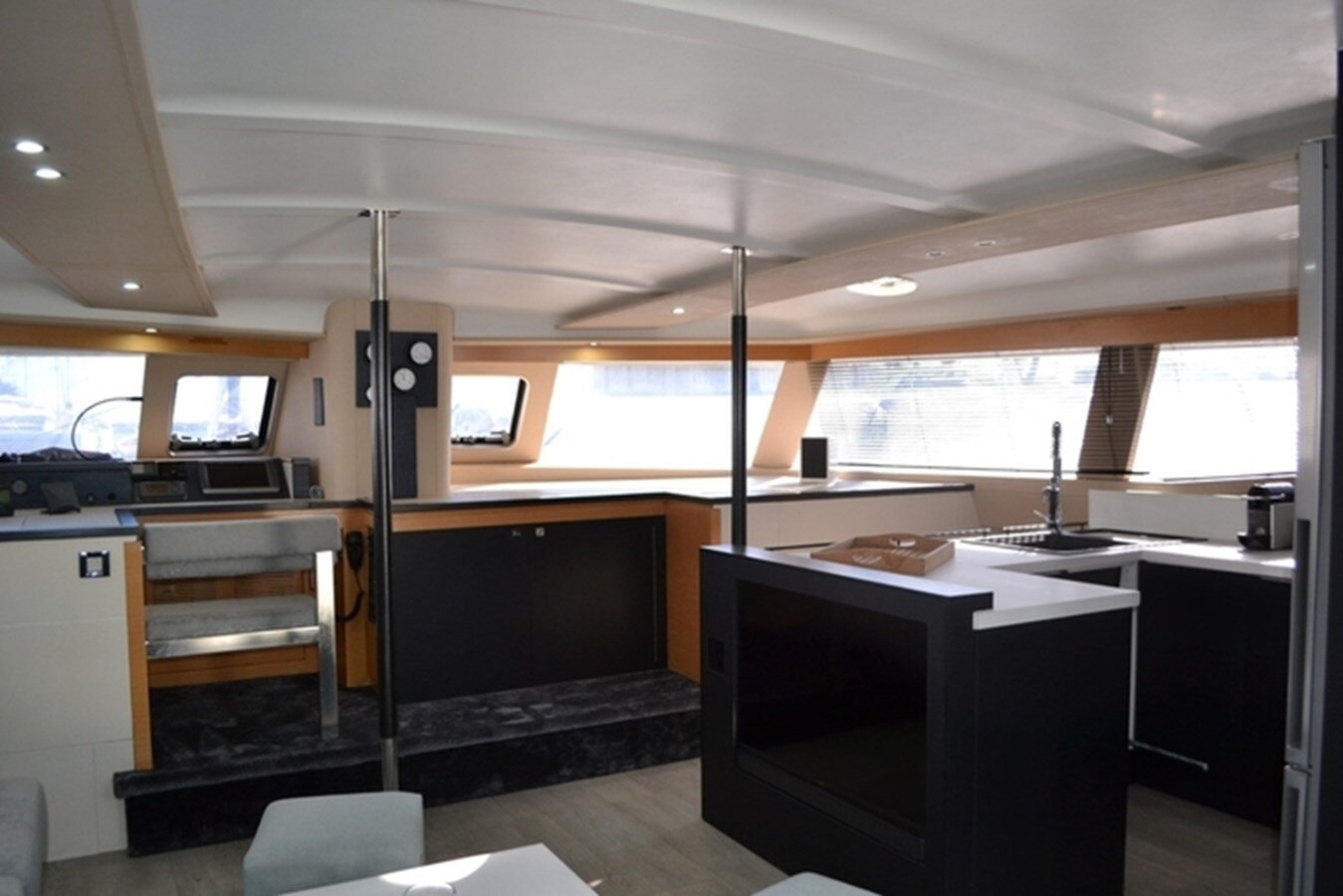 2011-fountaine-pajot-56-9-7ebecf