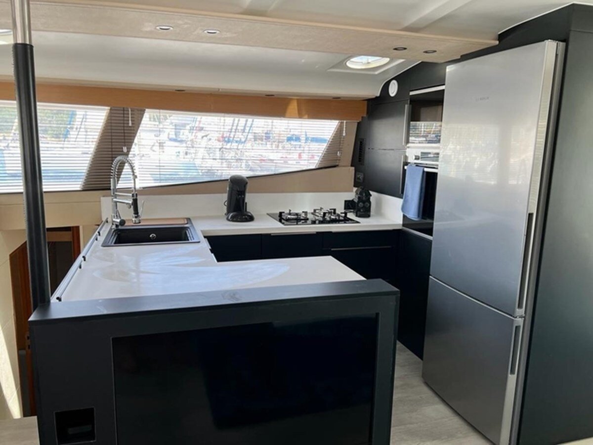 2011-fountaine-pajot-56-9-7ebecf