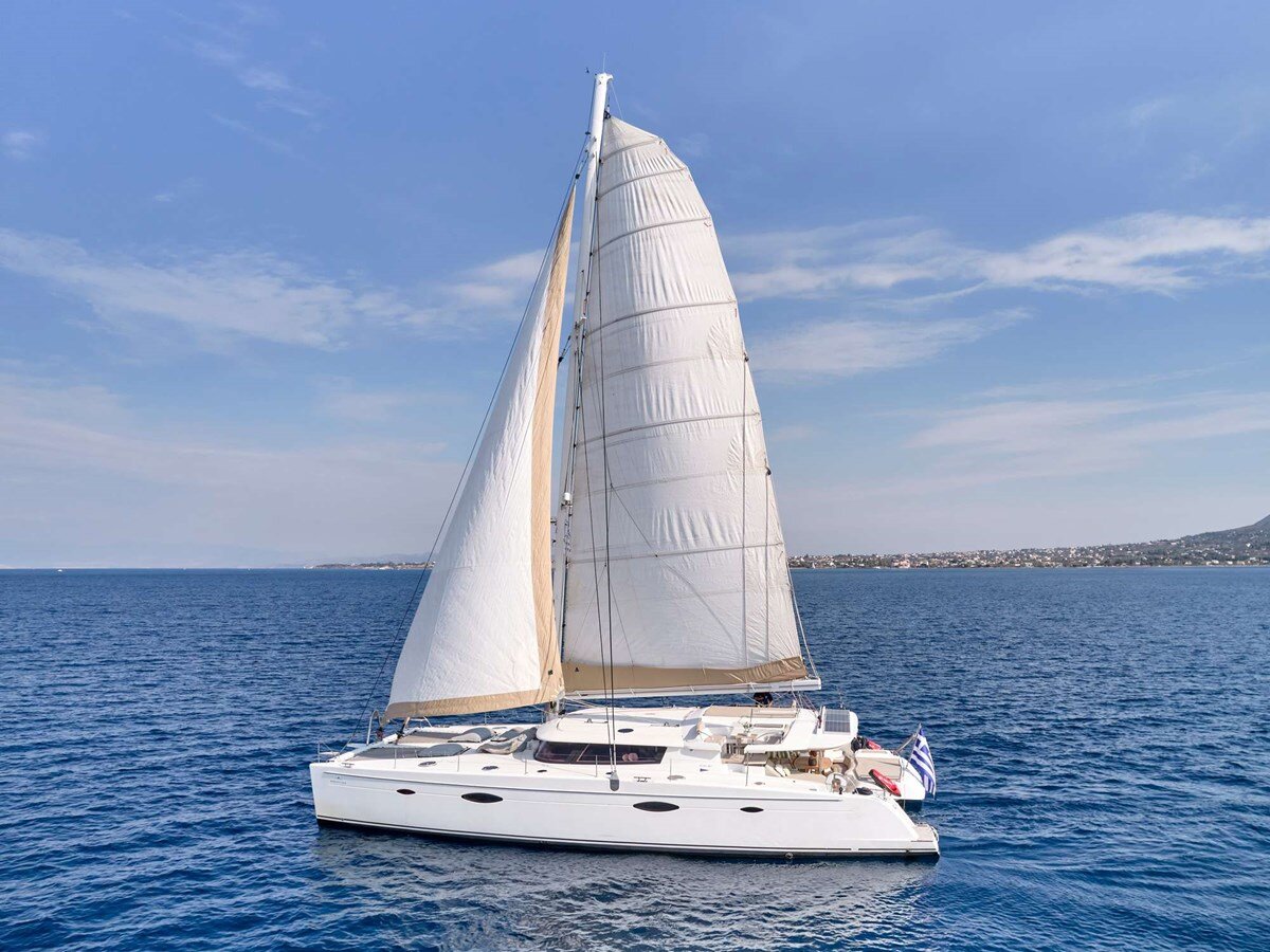 2011-fountaine-pajot-65-bb2644