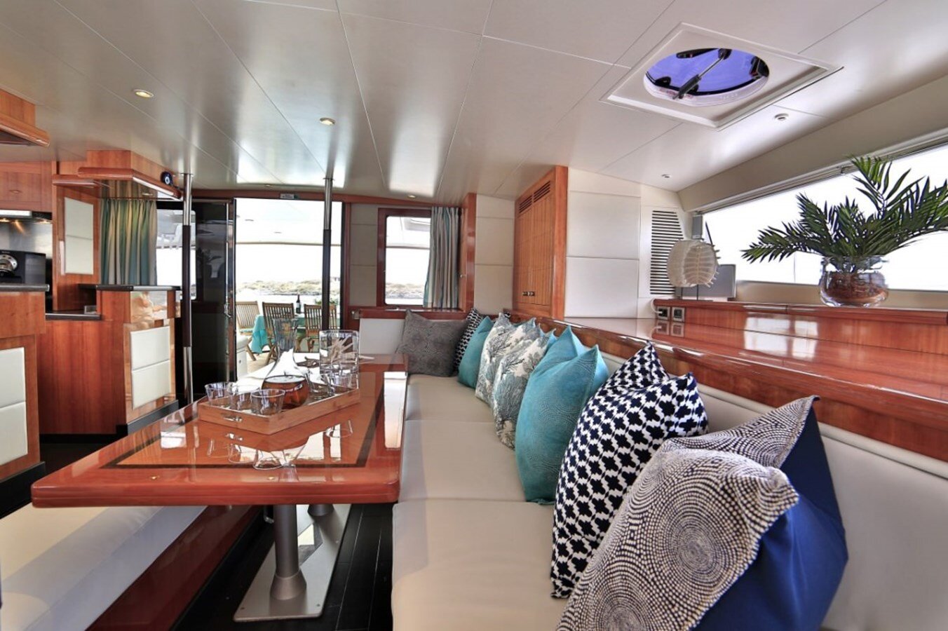 2011-fountaine-pajot-65-bb2644