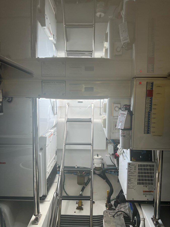 2011-hatteras-60-84f4ef