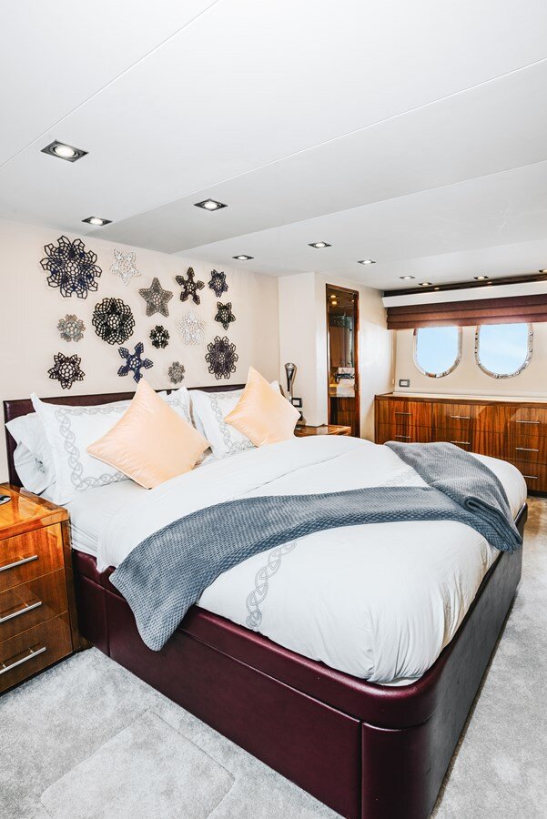 2011-hatteras-80-678f50