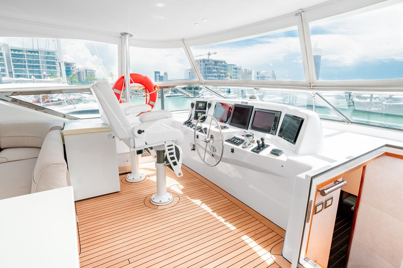 2011-hatteras-80-678f50