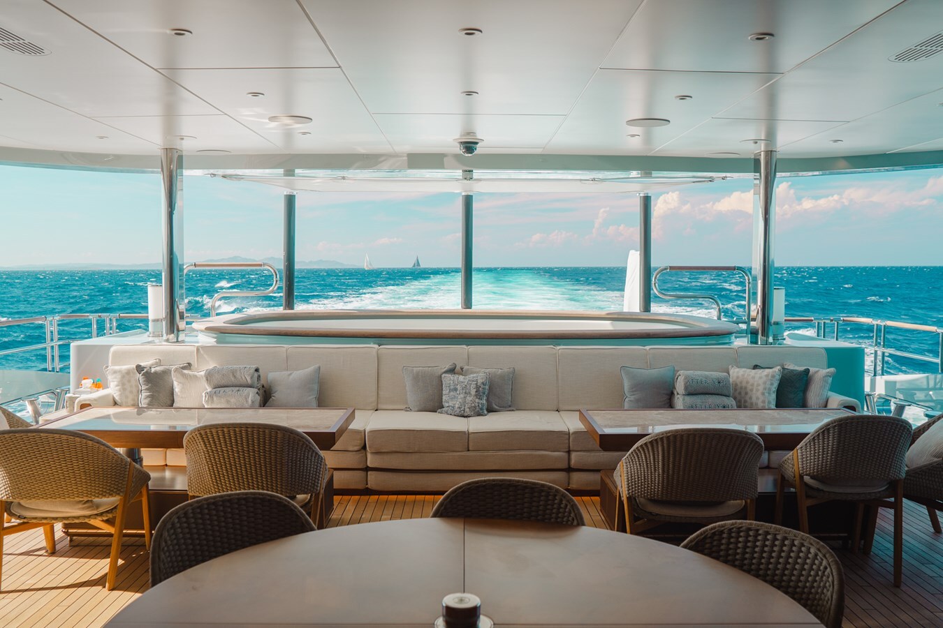 2011-heesen-yachts-180-6-10021f