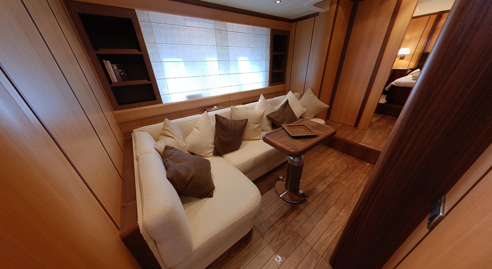 2011 MANGUSTA 75' 6