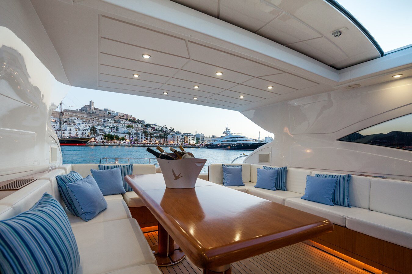 2011 MANGUSTA 75' 6