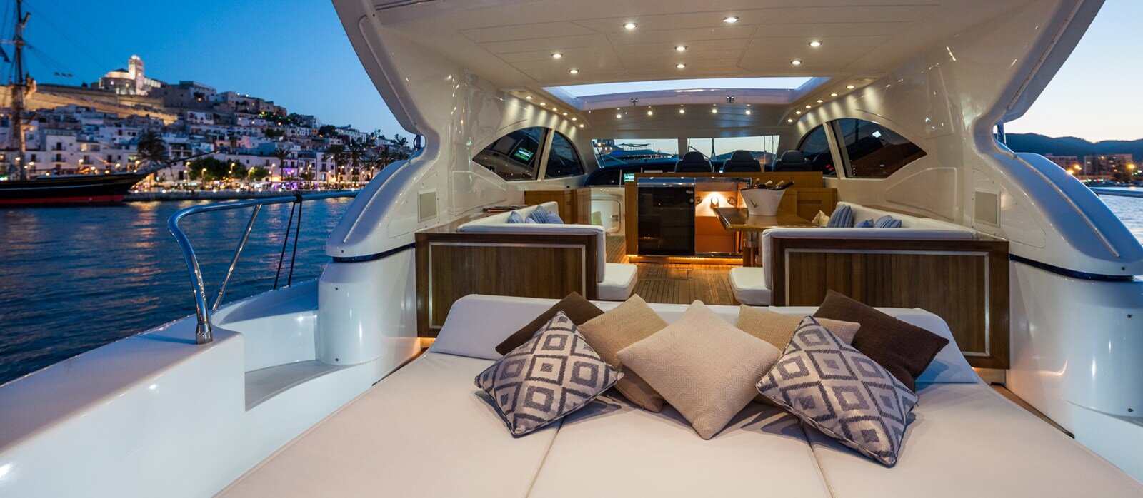 2011 MANGUSTA 75' 6