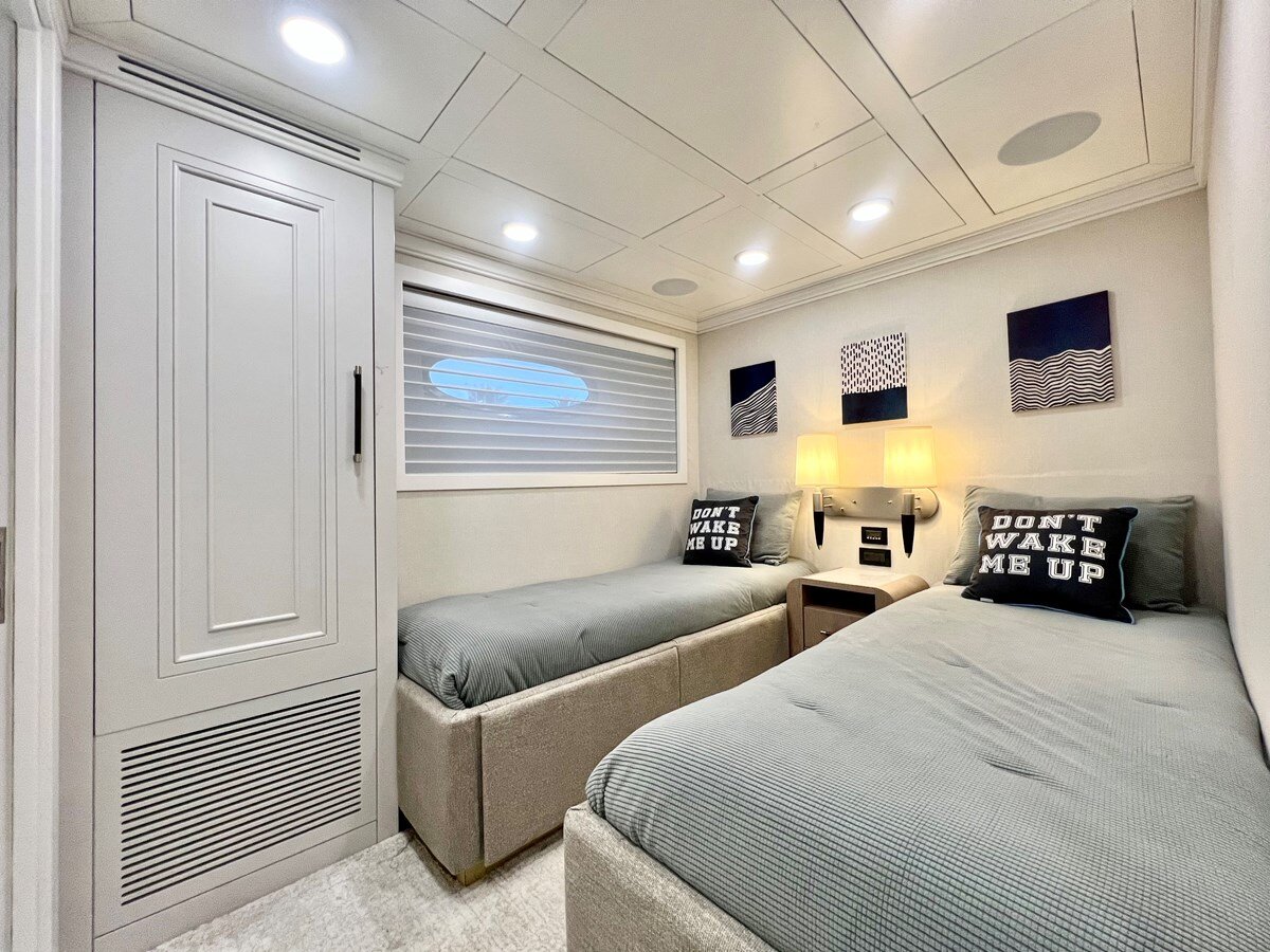 2011-mengi-yay-115-210b05