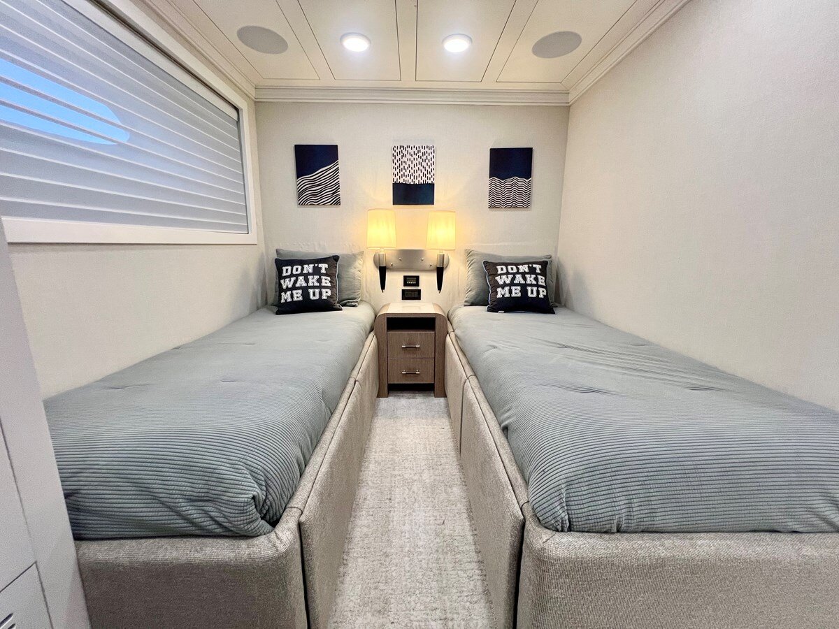 2011-mengi-yay-115-210b05