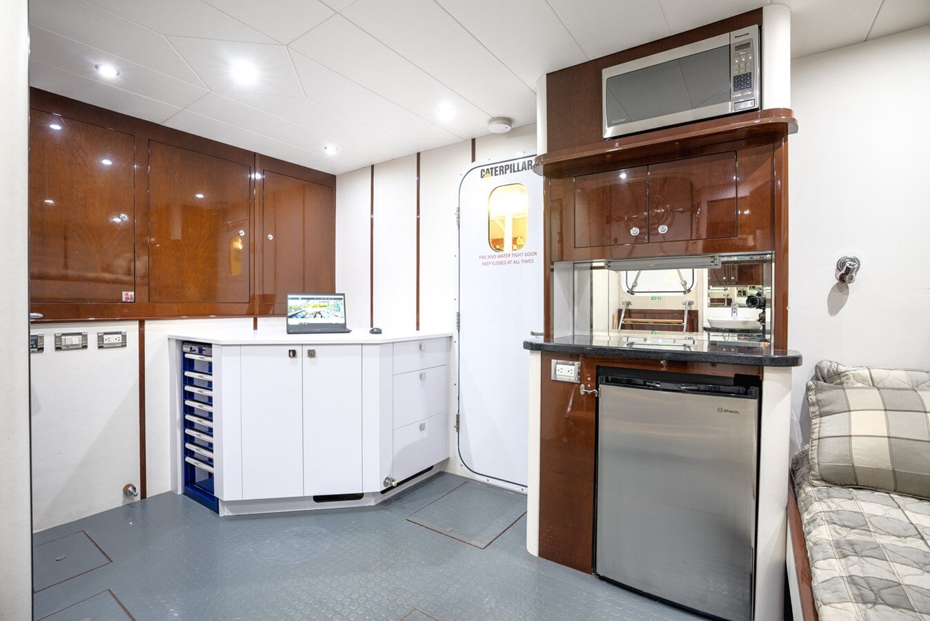 2011-neptunus-75-6-b9dd8f