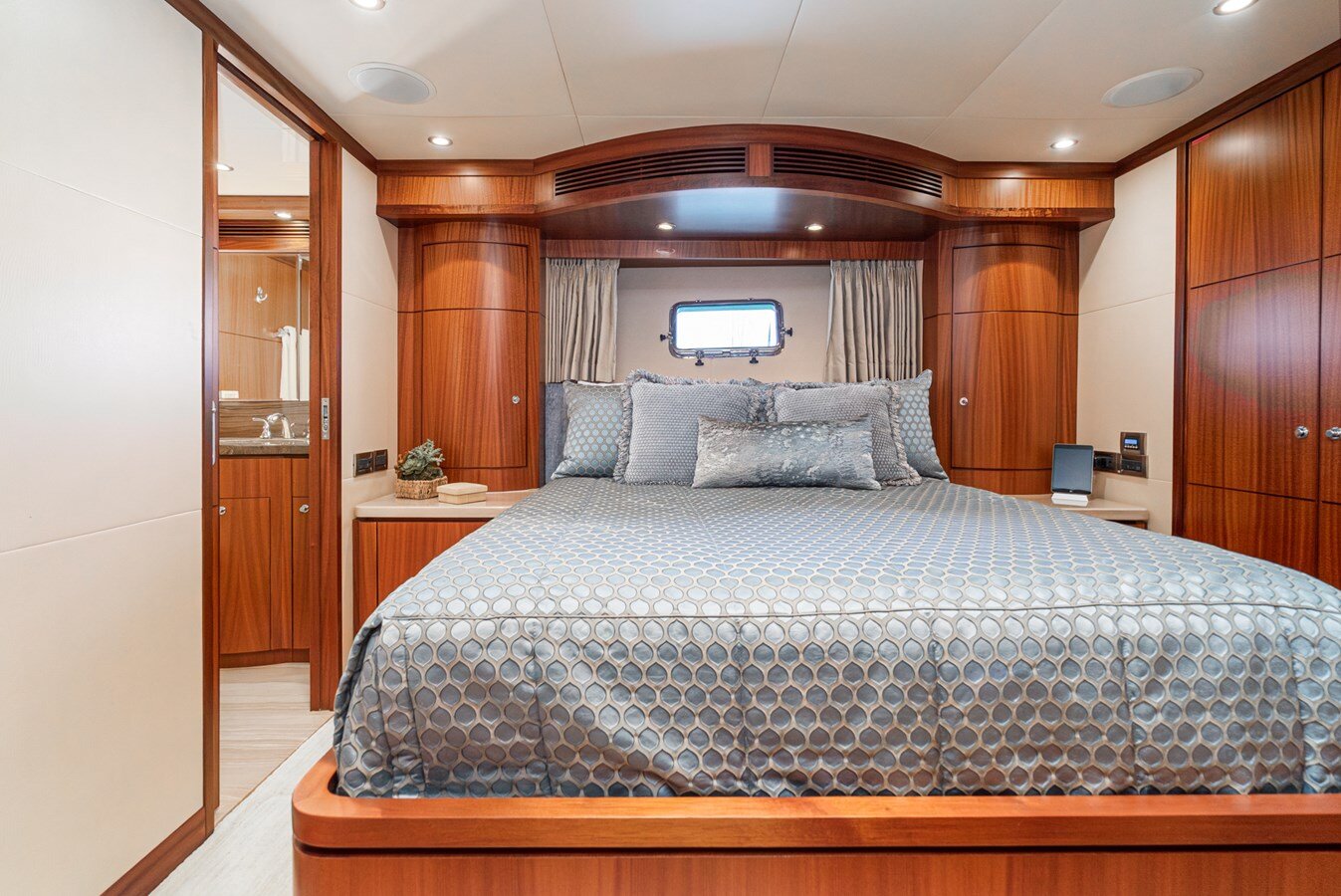 2011-ocean-alexander-92-3e0c95