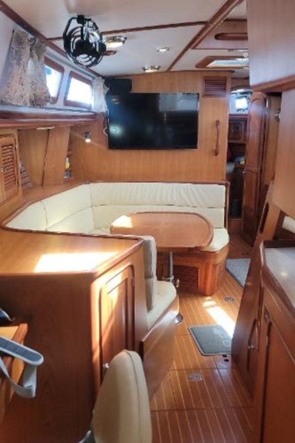 2011-passport-yachts-47-022035