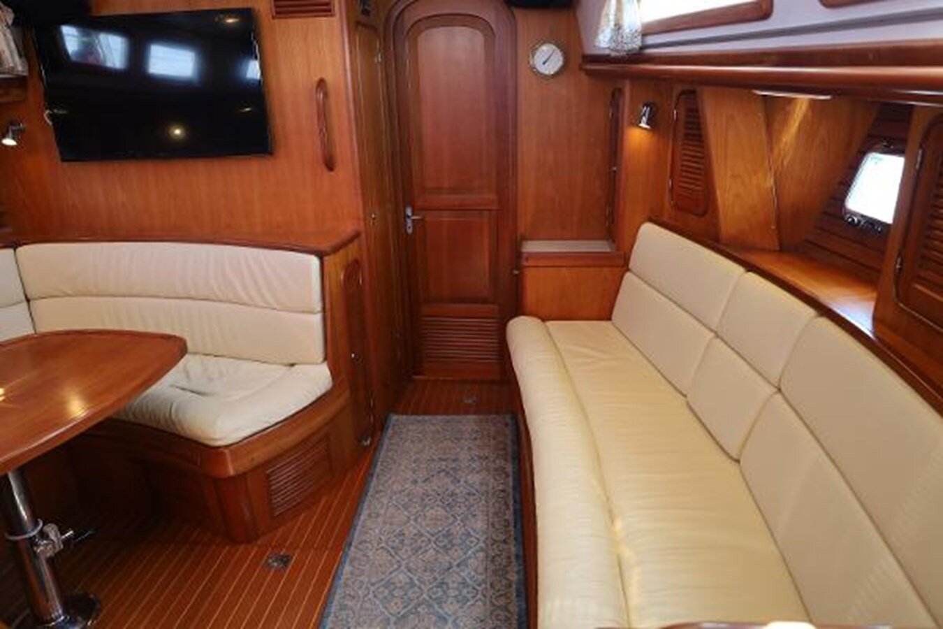 2011-passport-yachts-47-022035