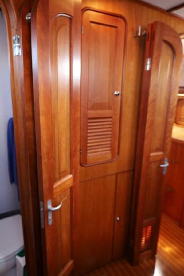 2011-passport-yachts-47-022035