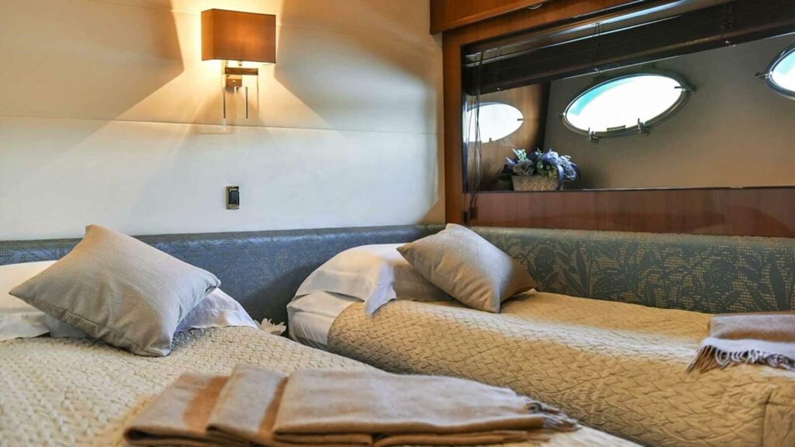 2011-princess-yachts-85-e57ae2