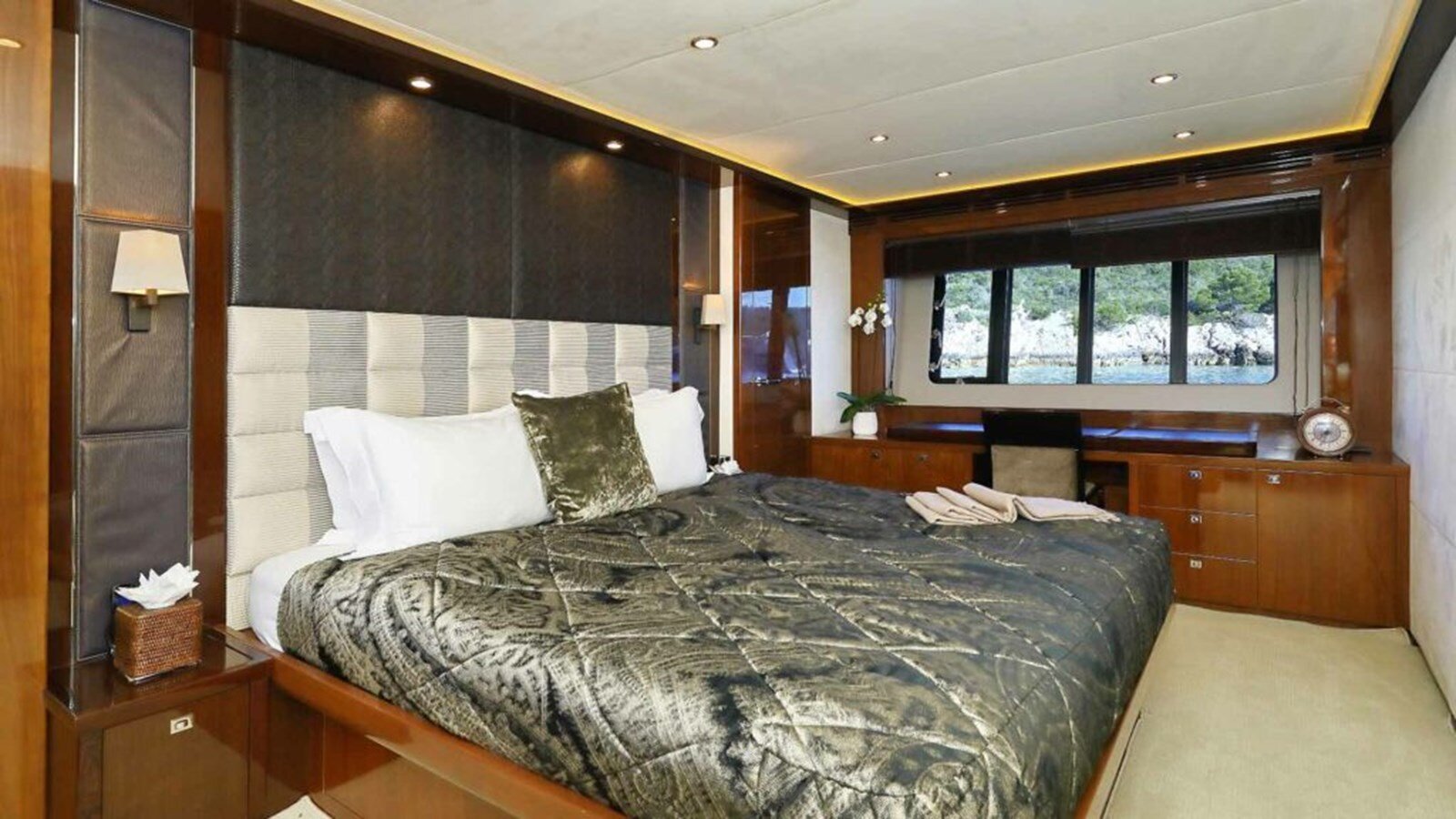 2011 PRINCESS YACHTS 85'