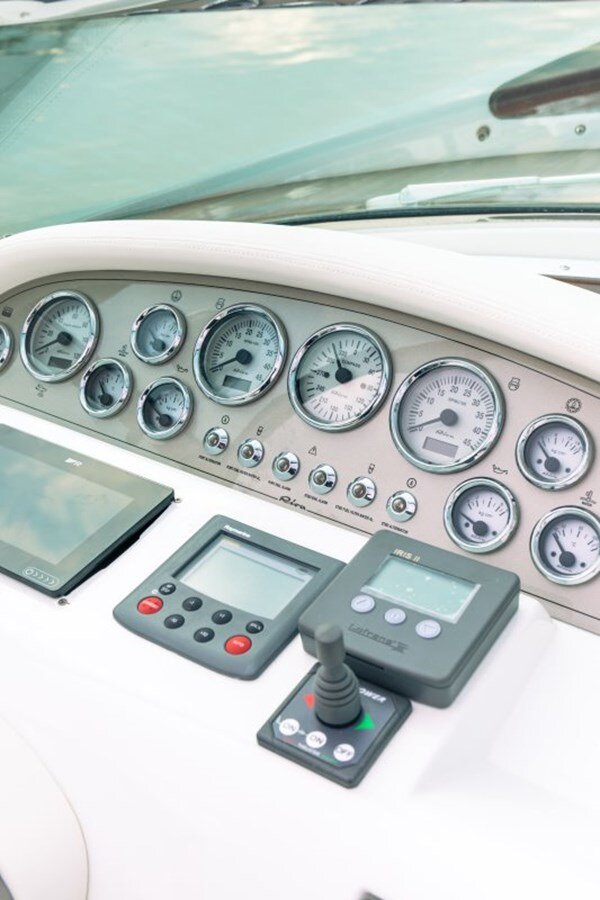 2011-riva-33-1-889c7b