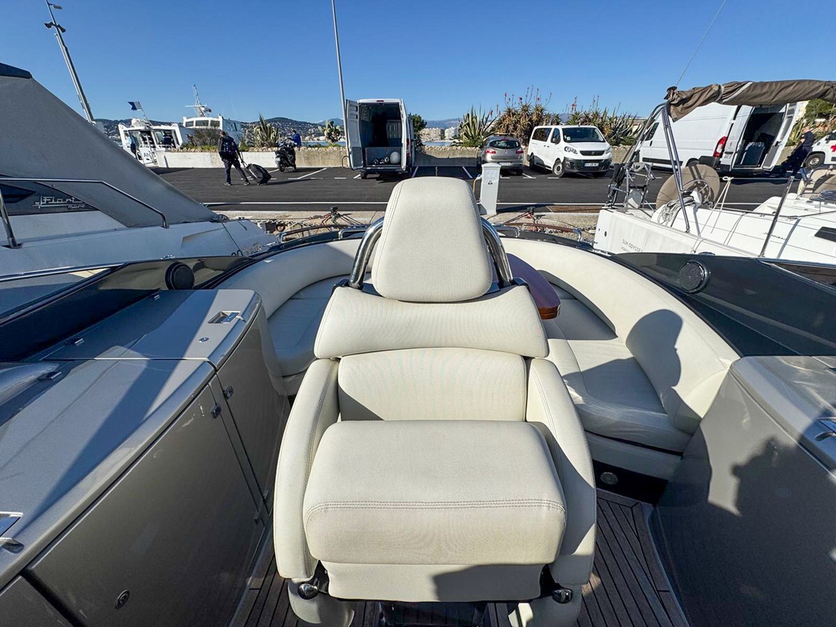 2011-riva-44-3589b6