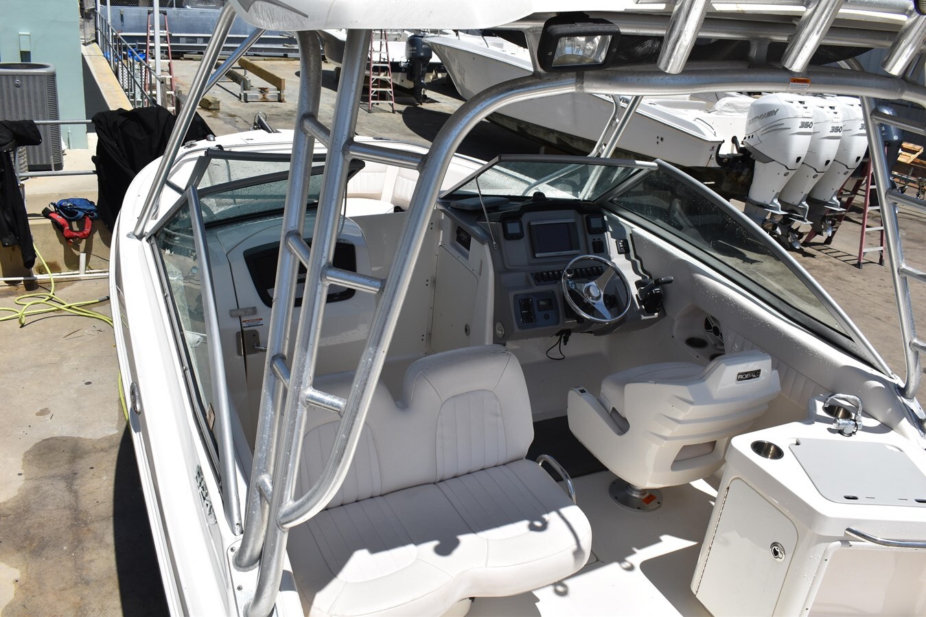 2011-robalo-24-d8bb62