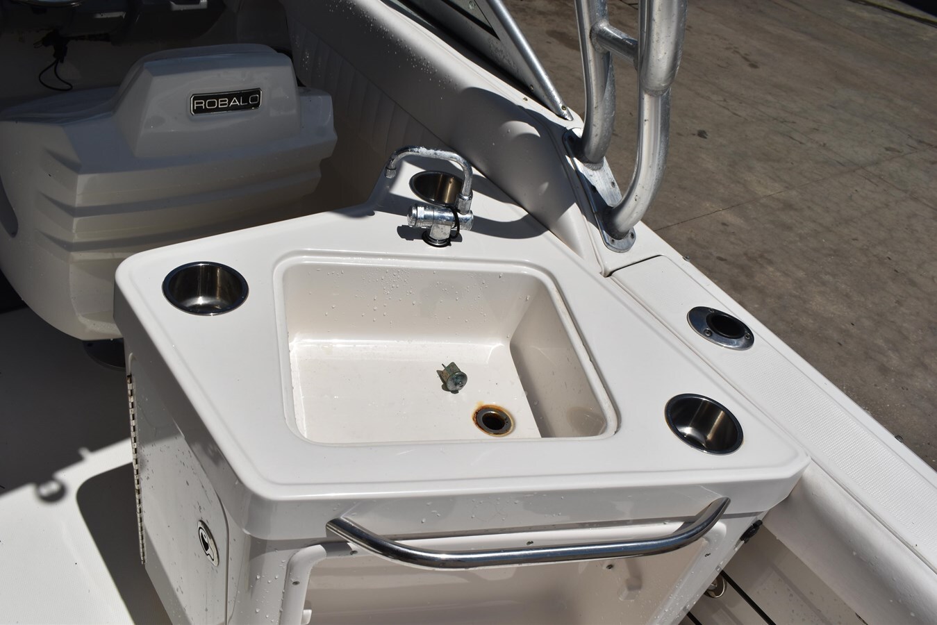 2011-robalo-24-d8bb62