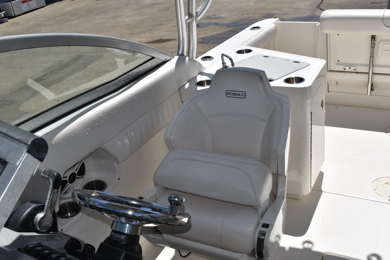 2011-robalo-24-d8bb62