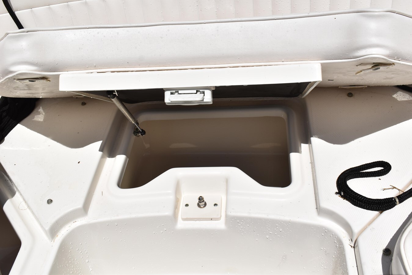 2011-robalo-24-d8bb62