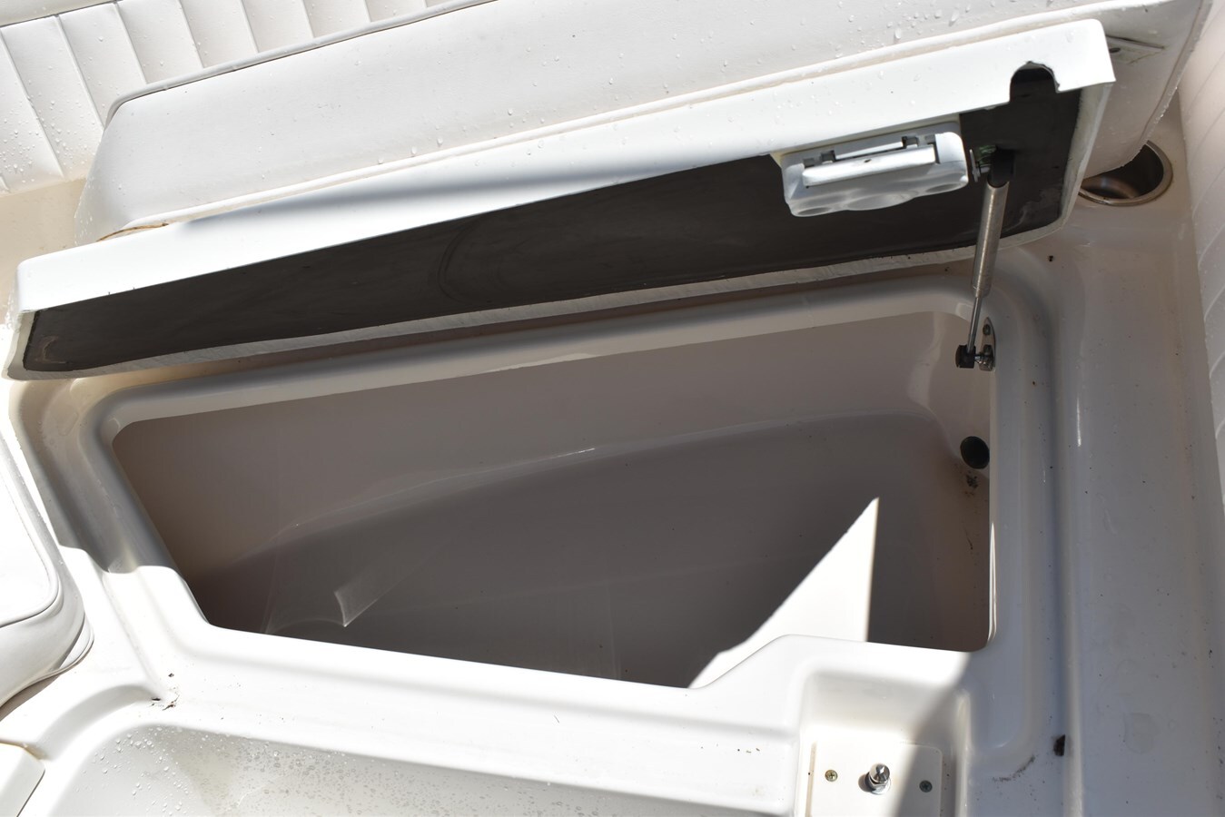 2011-robalo-24-d8bb62