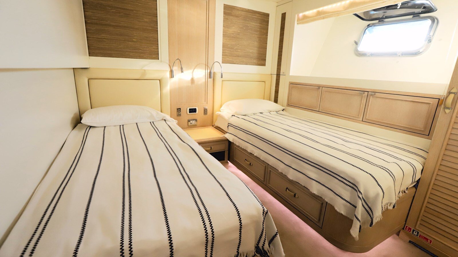 2011-sanlorenzo-90-7-d5d344