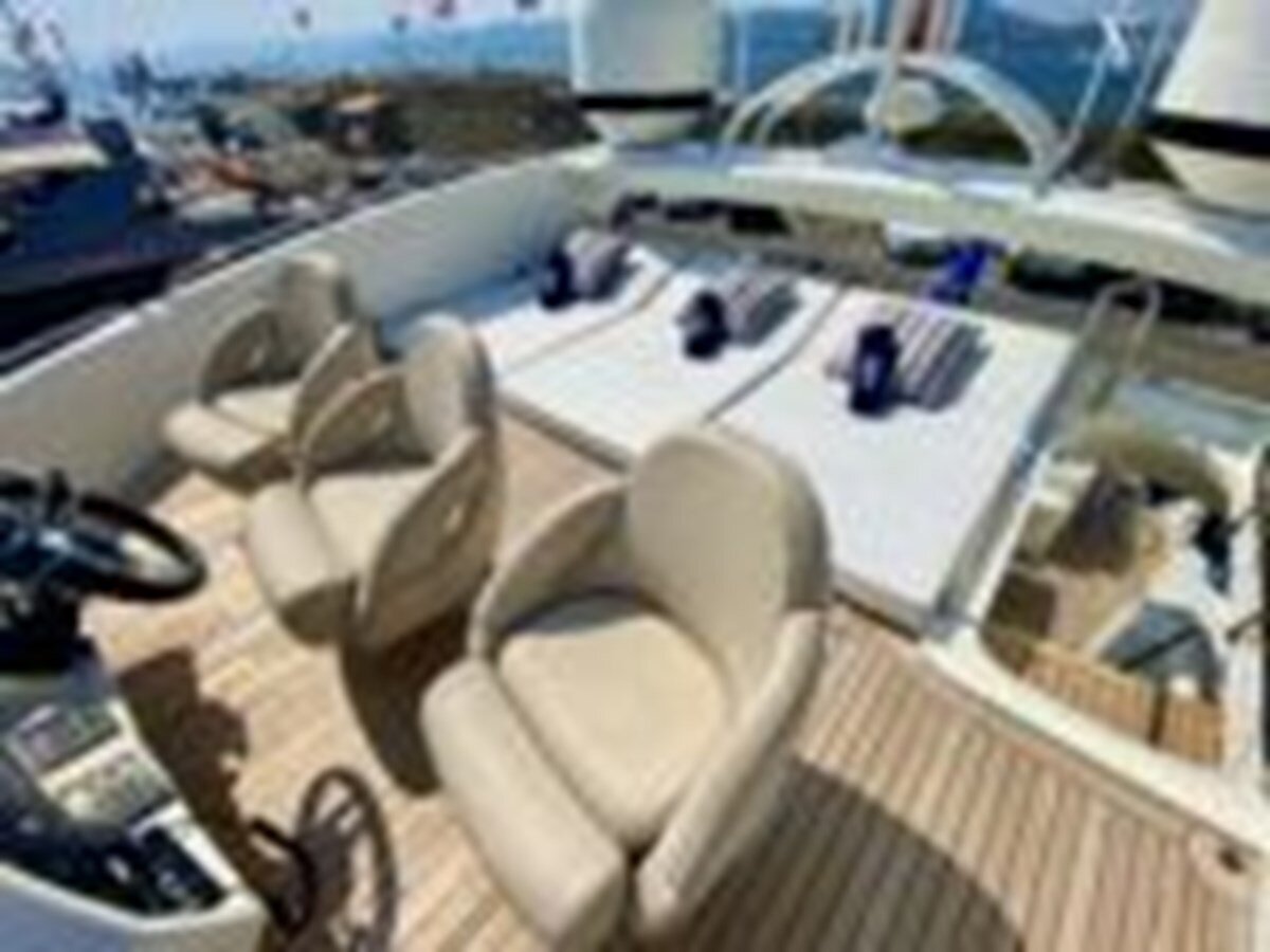 2011 SUNSEEKER 88' 2