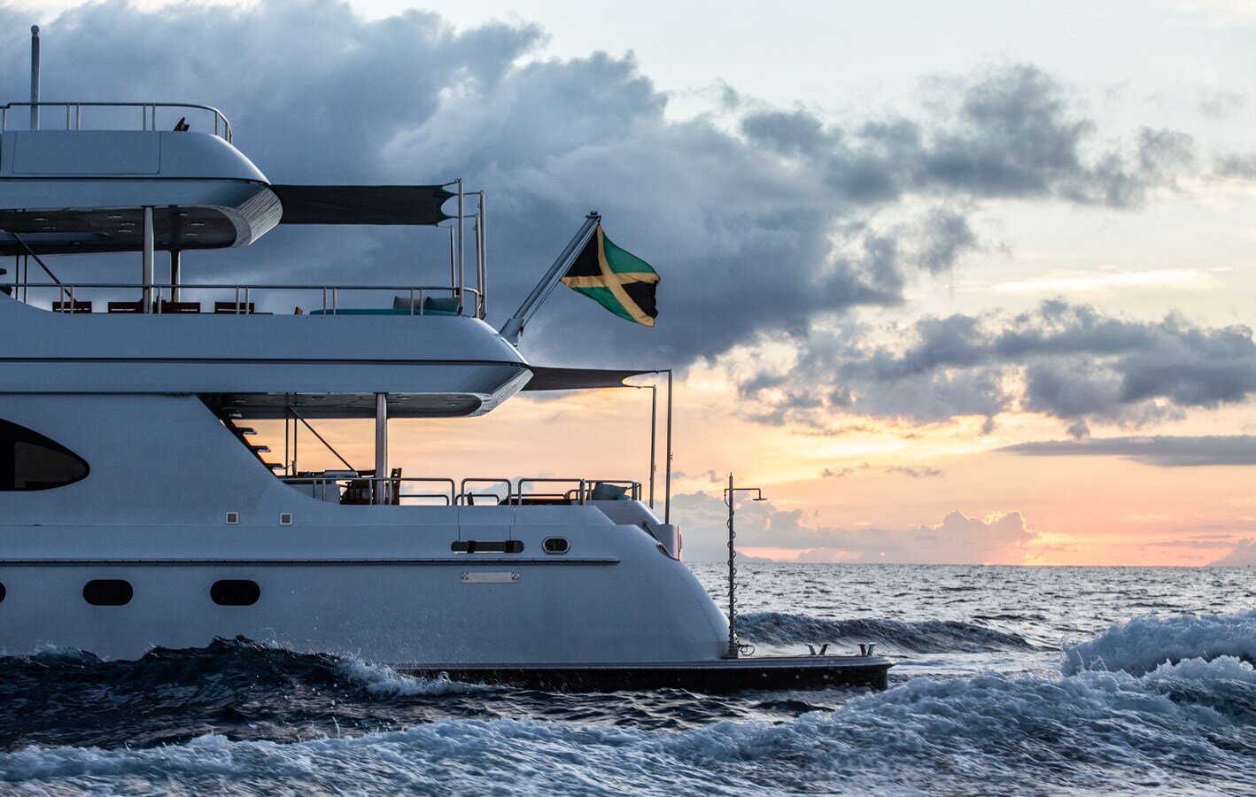 2012-ares-custom-yachts-141-f60574