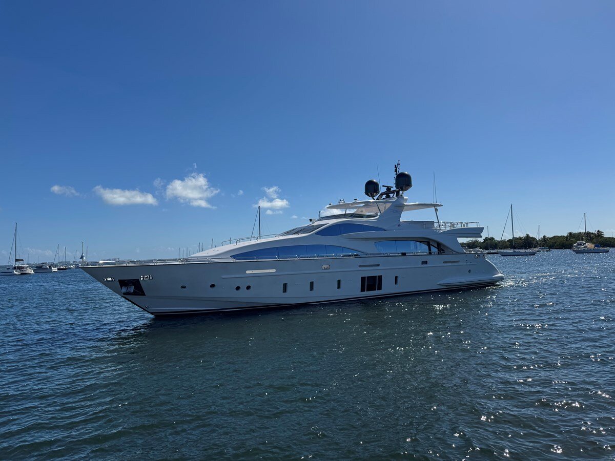 2012-azimut-yachts-105-5a034b