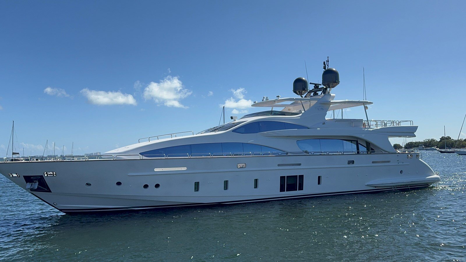 2012-azimut-yachts-105-5a034b