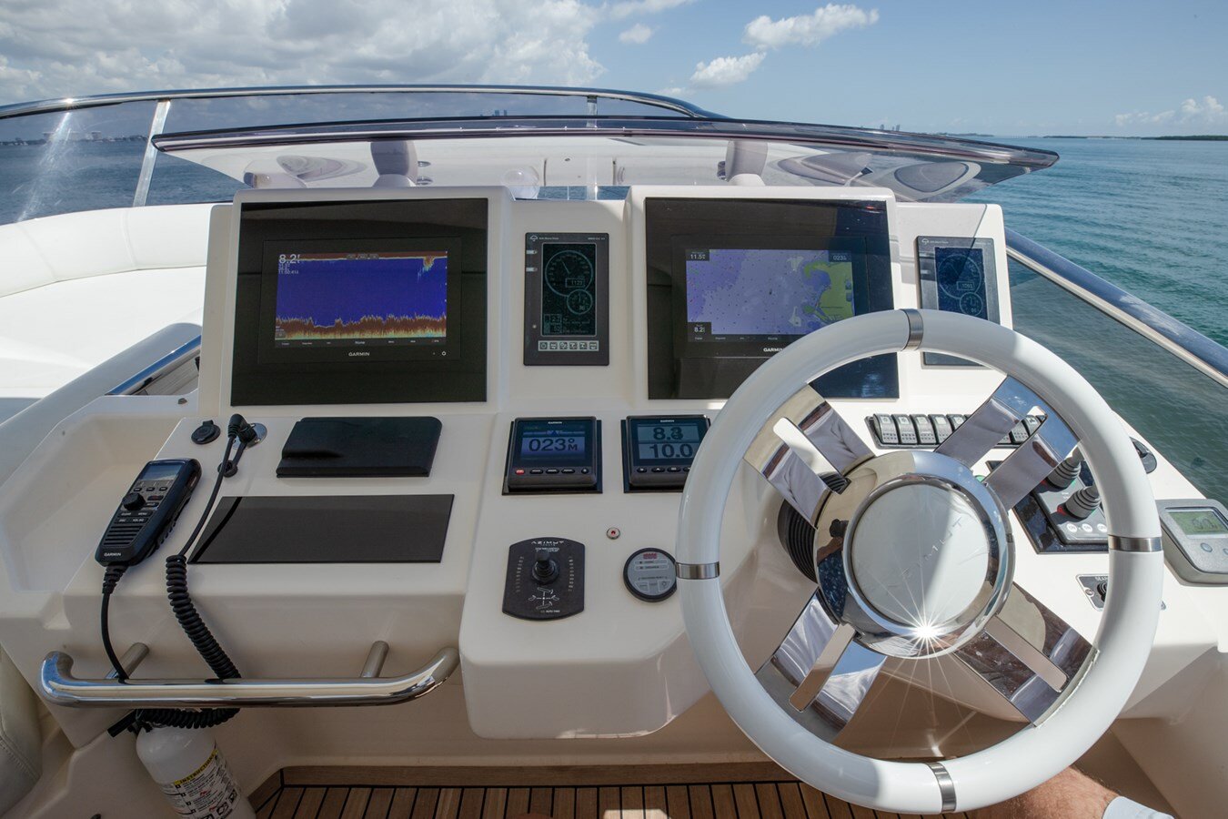 2012-azimut-yachts-7570-d40a0b