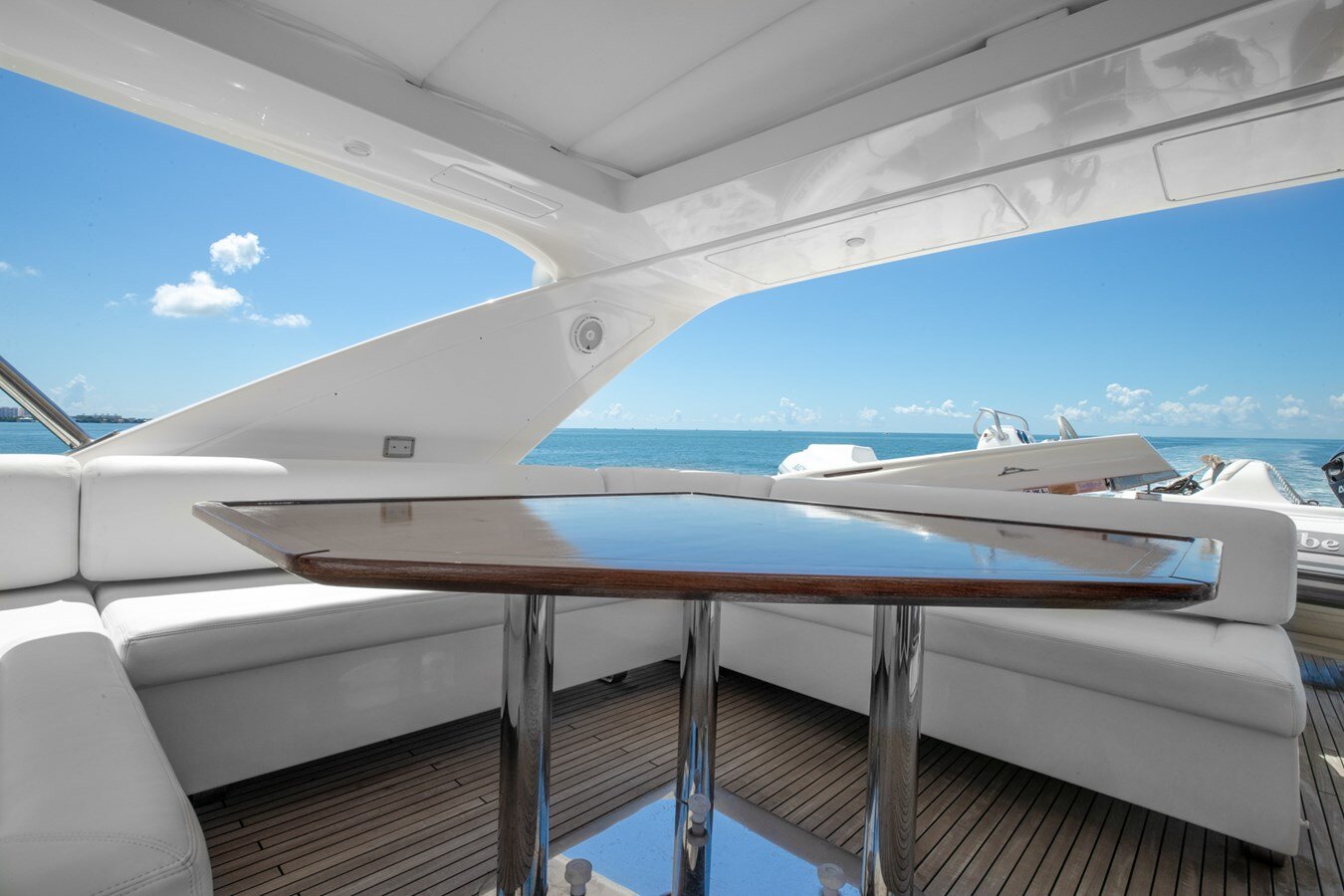 2012-azimut-yachts-7570-d40a0b