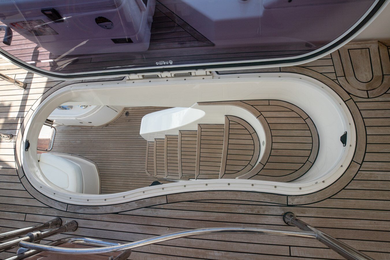 2012-azimut-yachts-7570-d40a0b