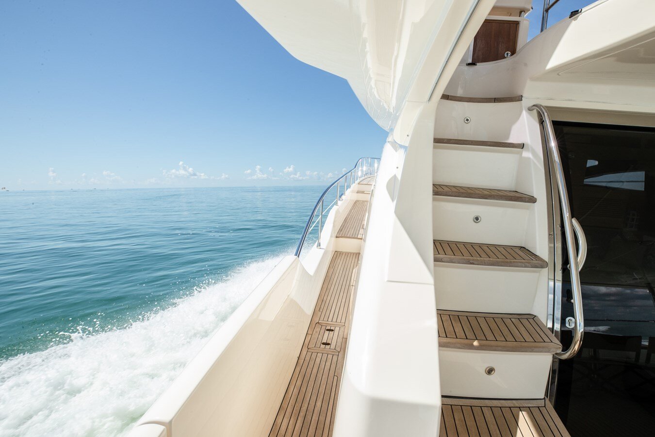 2012-azimut-yachts-7570-d40a0b