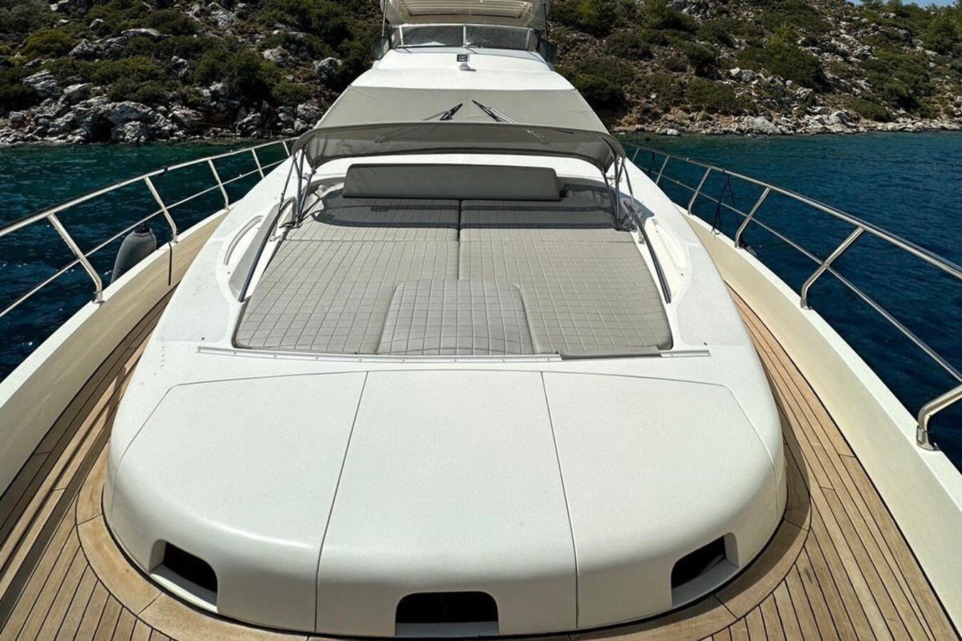 2012-azimut-yachts-77-9-510fe2