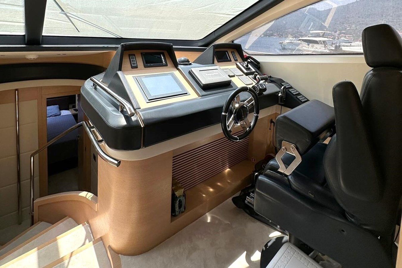 2012-azimut-yachts-77-9-510fe2