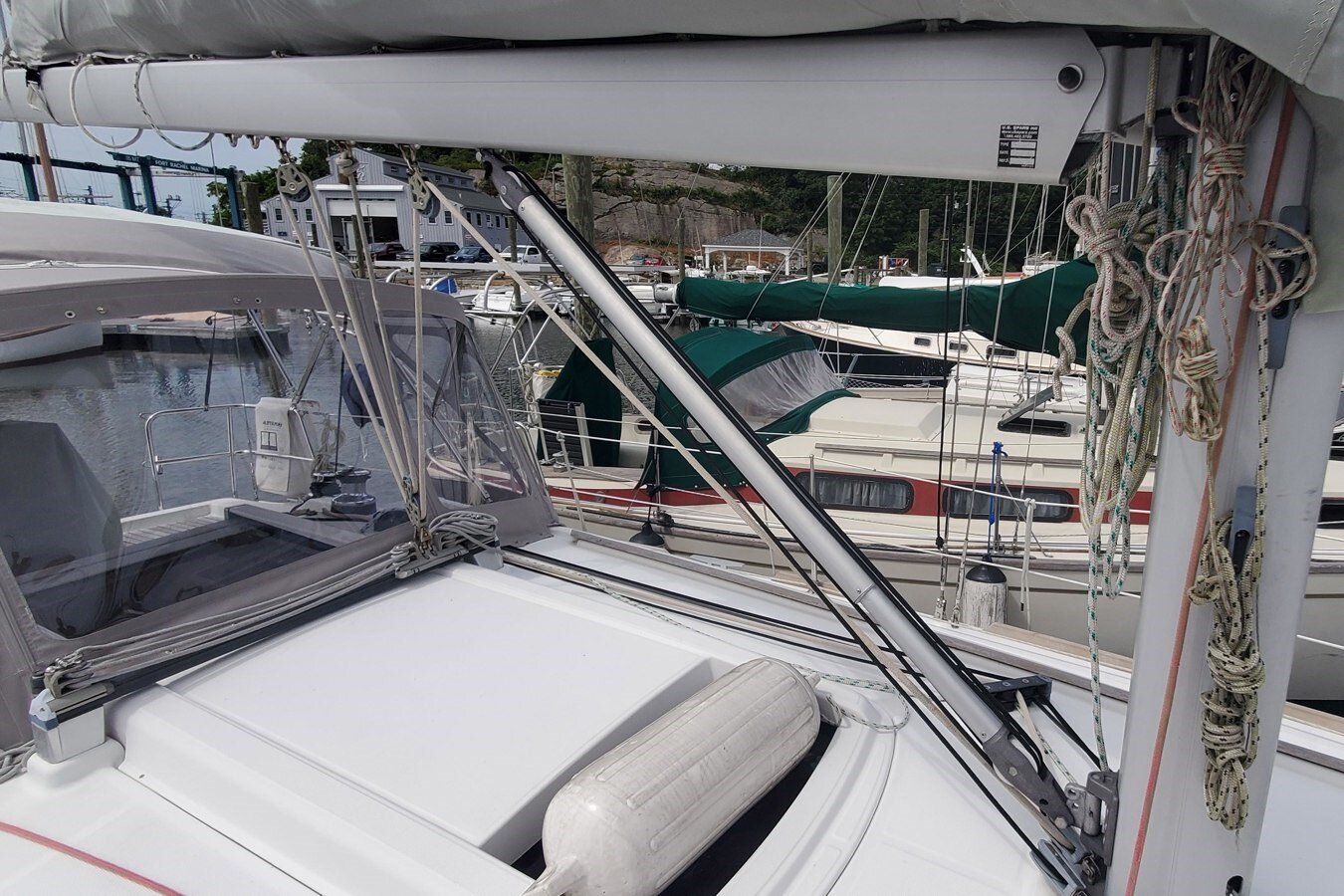 2012-beneteau-33-11-c3d11d