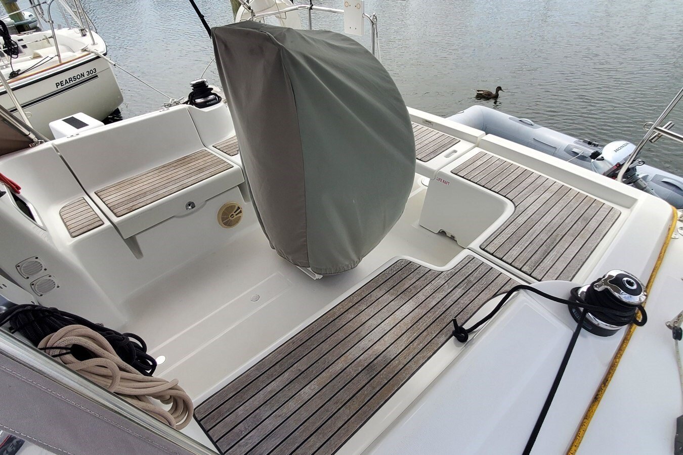 2012-beneteau-33-11-c3d11d