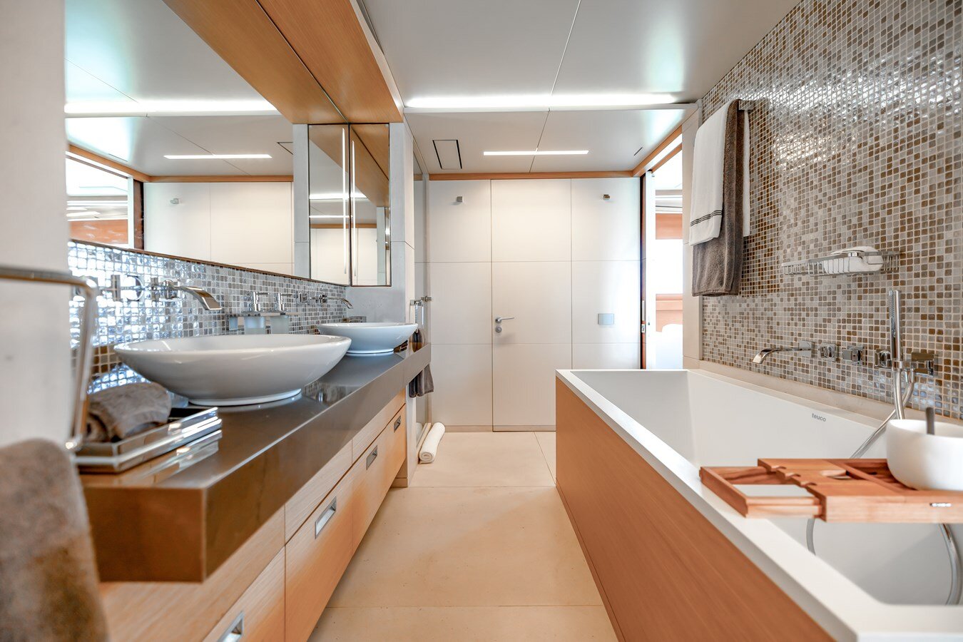 2012-benetti-132-86c448