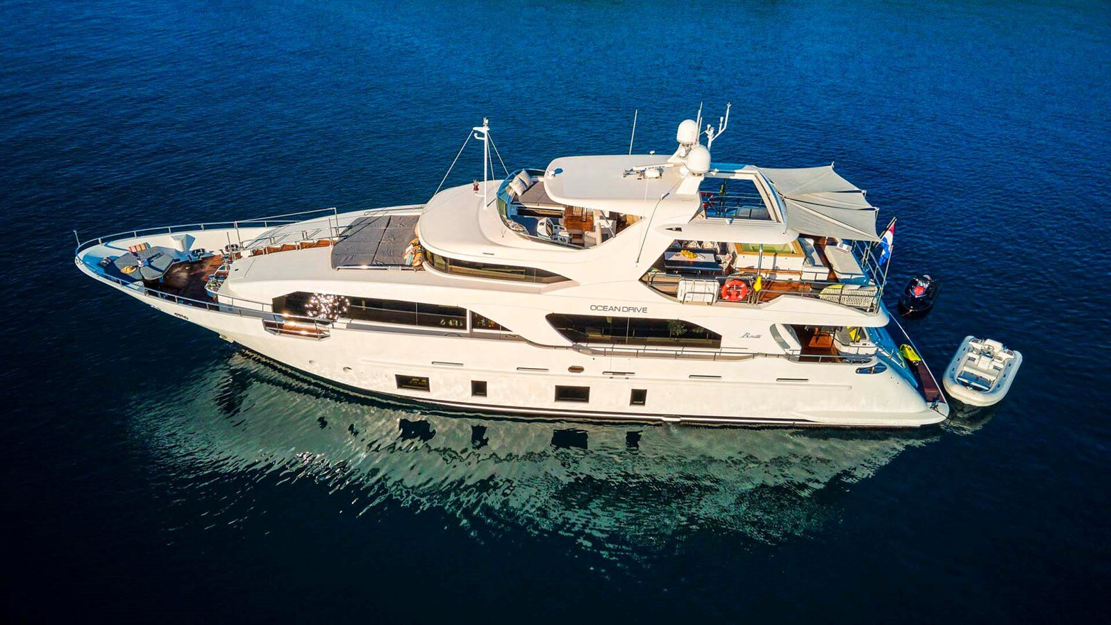 2012-benetti-93-7-4bf652