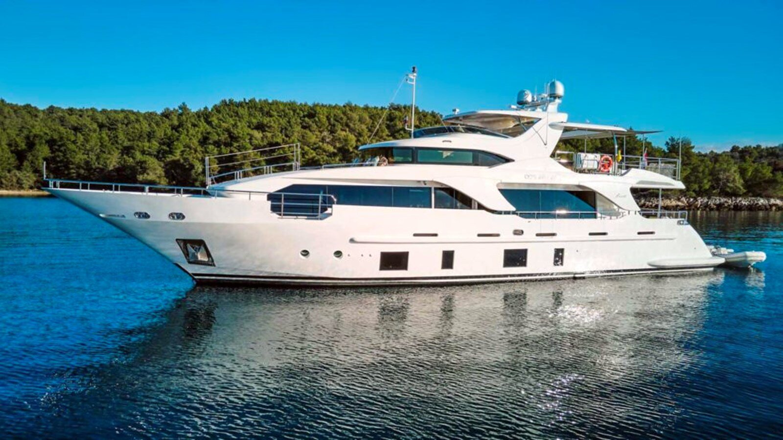 2012-benetti-93-7-4bf652