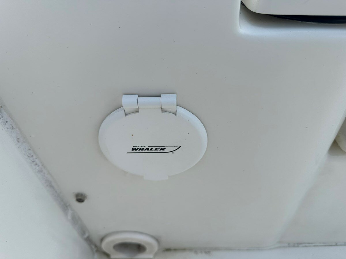 2012-boston-whaler-23-6-59980b